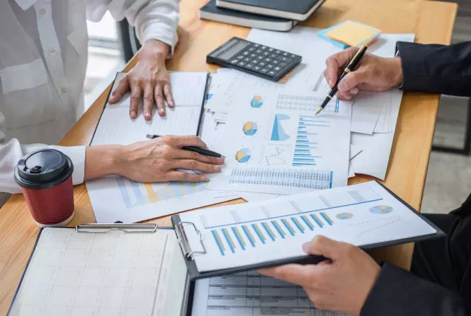 partner-meeting-of-business-team-colleagues-consultation-and-discussion-marketing-plan-meeting